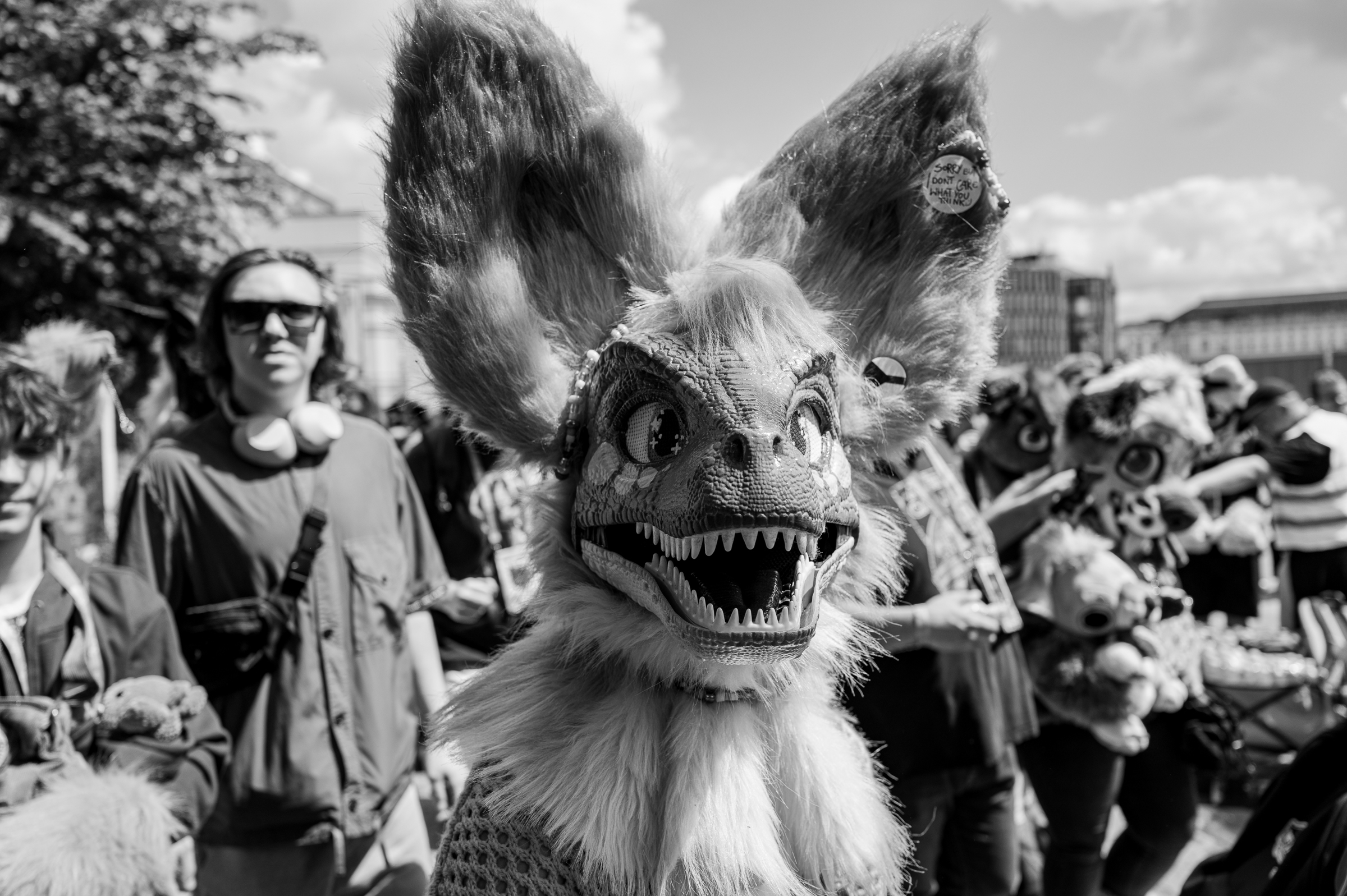 Czarno biały reportaż z warszawskiego Furwalk 2026. Fot. Maciej Niedzielski
