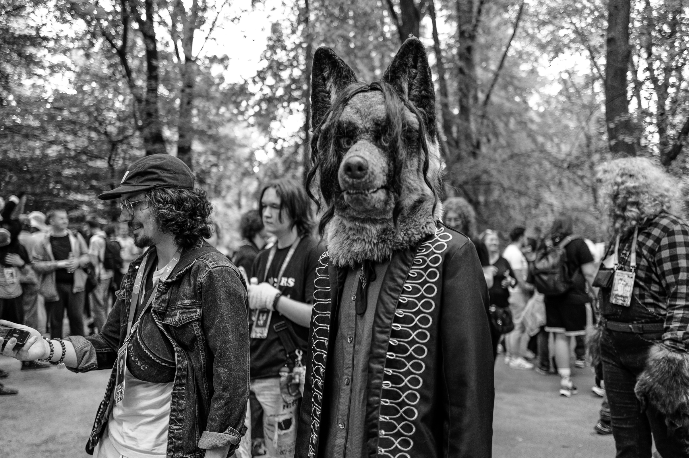 Czarno biały reportaż z warszawskiego Furwalk 2026. Fot. Maciej Niedzielski 